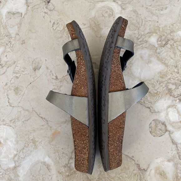 Mephisto Dual Strap Buckle Leather Sandals - Picture 6 of 14